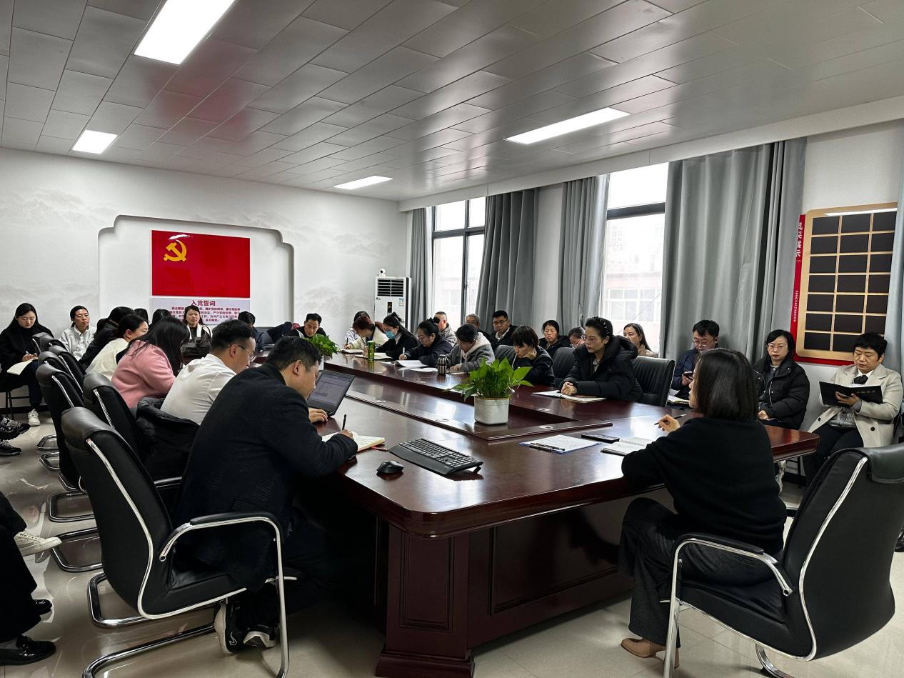 绿色化工与新材料学院召开专题会议推进学院近期重...