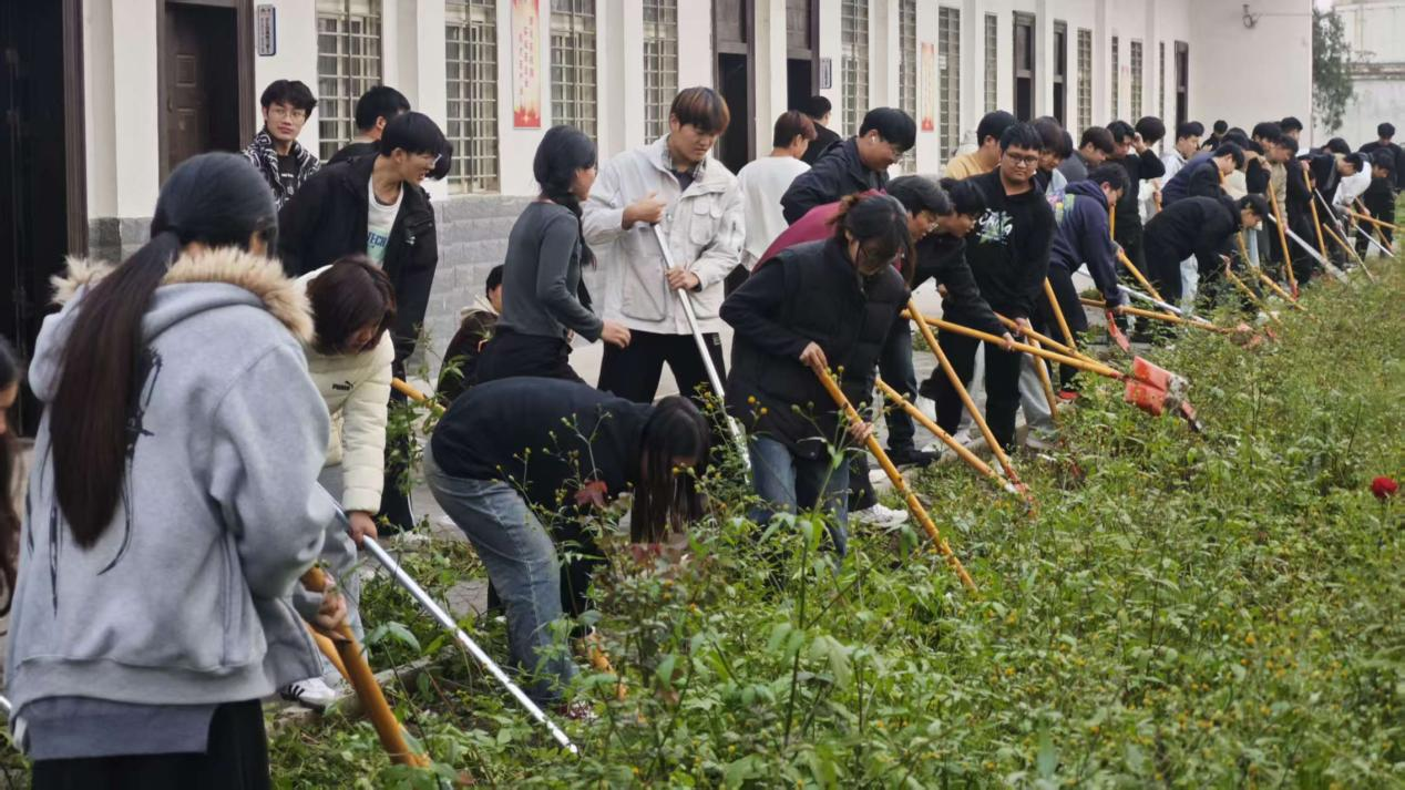立德树人 劳动筑梦——能源化工产业学院“一亩责任...