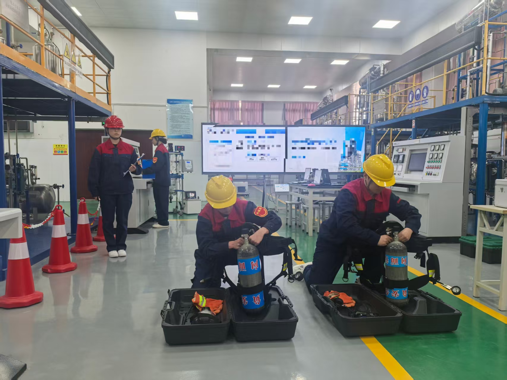 绿色化工与新材料学院开展竞赛演练活动